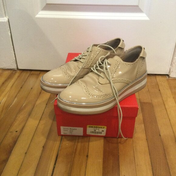 Nude Patent Leather Rosalie Wishbone Shoes (size 9.5) - Picture 1 of 8